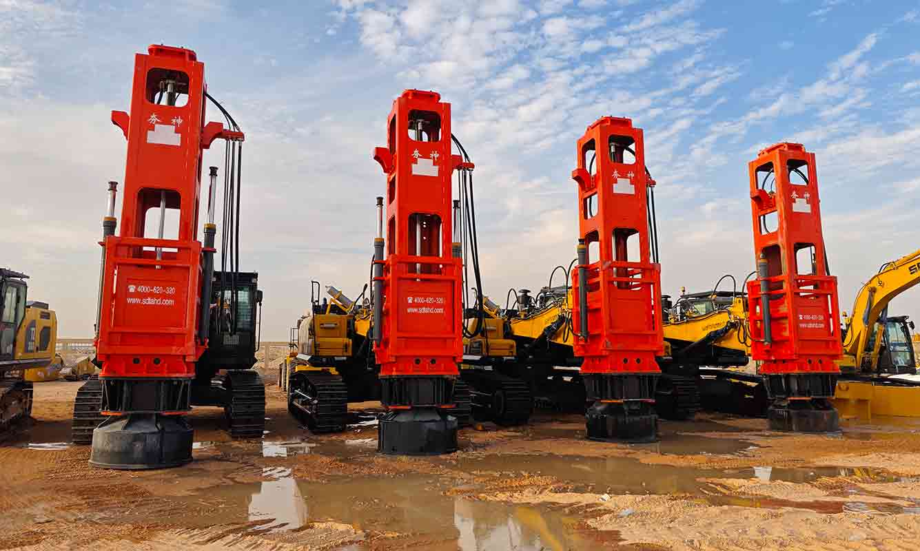 4臺(tái)高速液壓夯實(shí)機(jī)HC150在沙特某工地安裝調(diào)試完畢