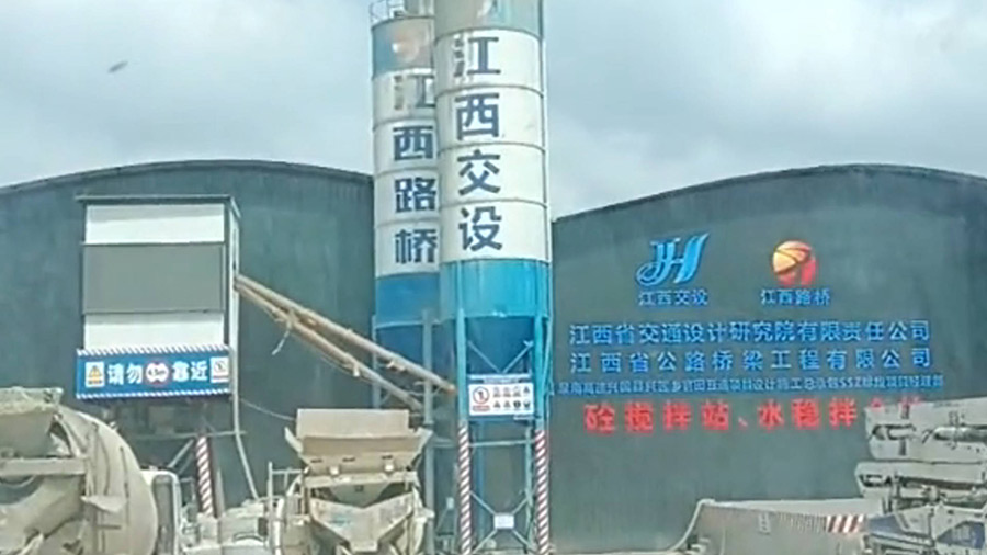 江西省公路橋梁工程有限公司使用HC高速液壓夯實(shí)機(jī)新舊路基結(jié)合部夯實(shí)施工 江西省公路橋梁工程有限公司使用HC高速液壓夯實(shí)機(jī)新舊路基結(jié)合部夯實(shí)施工